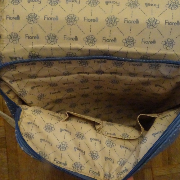 LIKE NEW SMALL FOIRELLI PURSE - Picture 3 of 5